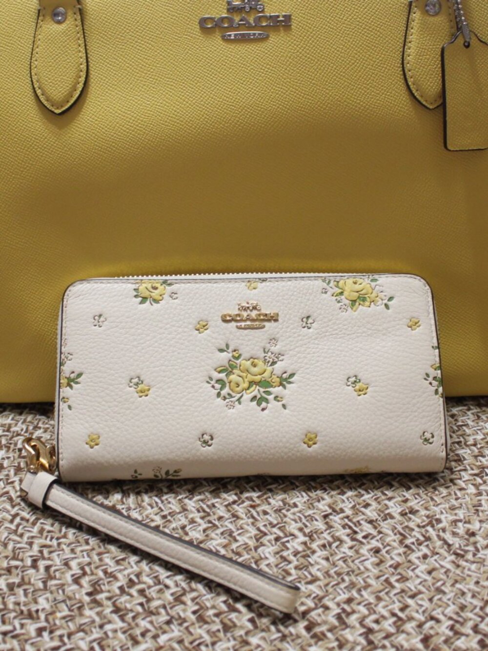 NWT COACH TOTE/PURSE, CONTINENTAL WALLET/COIN PURSE KEY FOB/ WALLET/SCARF SET! - Picture 5 of 16